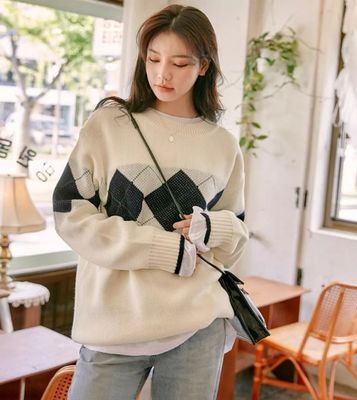 春季毛衣穿搭指南 巧搭半裙与阔腿裤，解锁慵懒时髦范